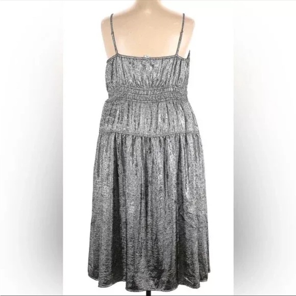 Elegant Silver Midi Dress - Picture 8 of 8